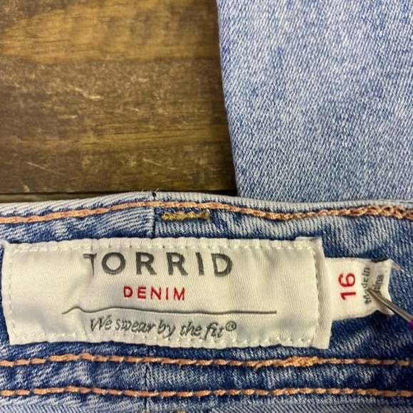 Torrid Denim Luxe Slim Boot Jeans Women's Size 16 Stretch Denim Hi-Rise Jeans - Picture 4 of 8